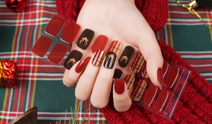 Sparkle with festive flair! Golden reindeer and plaid patterned Christmas nails for a touch of holiday magic.
