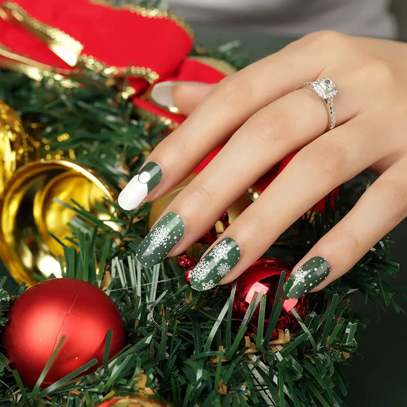 Sparkling Holiday Nails for Festive Fun